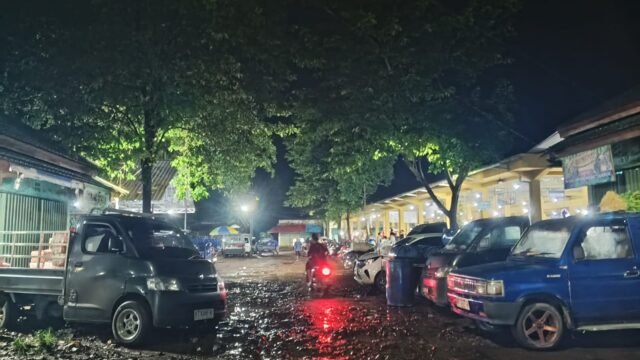 Keluhkan Jalan Becek, Pedagang Pasar Subuh Martapura Desak Perbaikan Akses