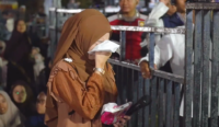 Sampai Menangis, Annisa Terharu Dapat Umrah Gratis Berkah Hadiri Banjar Bersholawat