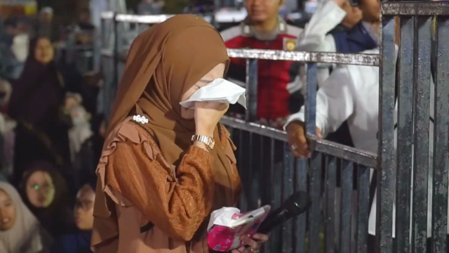 Sampai Menangis, Annisa Terharu Dapat Umrah Gratis Berkah Hadiri Banjar Bersholawat